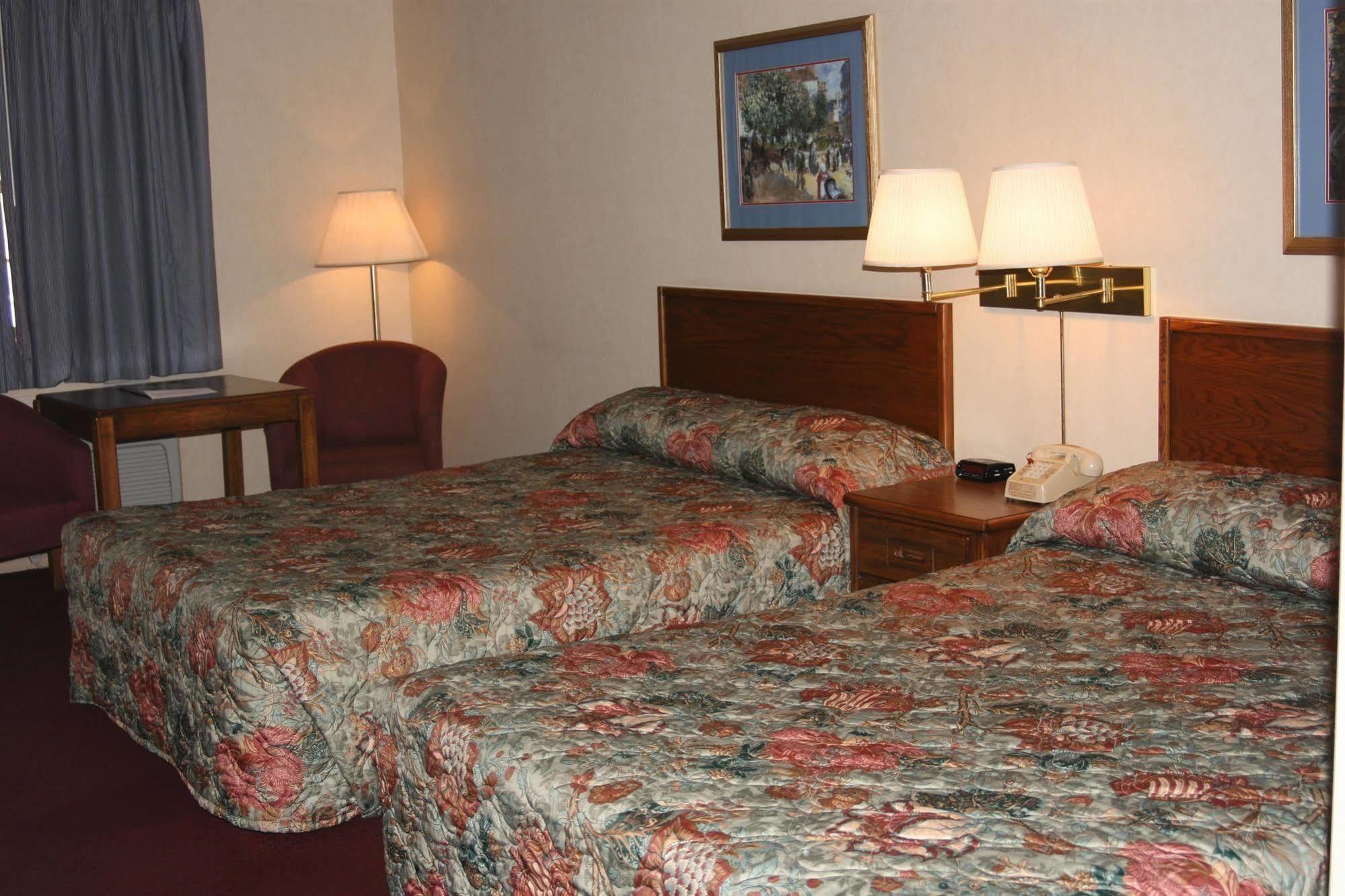 Swiss Village Inn Юрека Спрингс Стая снимка